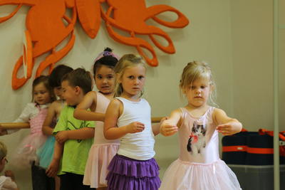 Tanztraining für die Kleinsten an der Kreismusikschule Oberhavel.