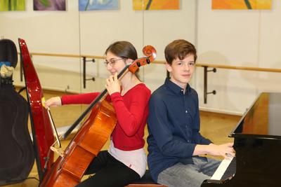 Die Cellistin Johanna Zietz und der Pianist Felix Linke erhielten für ihr Duospiel den Förderpreis der Jury. 