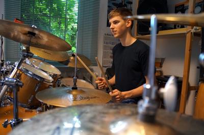 Schlagzeugunterricht an der Kreismusikschule Oberhavel.